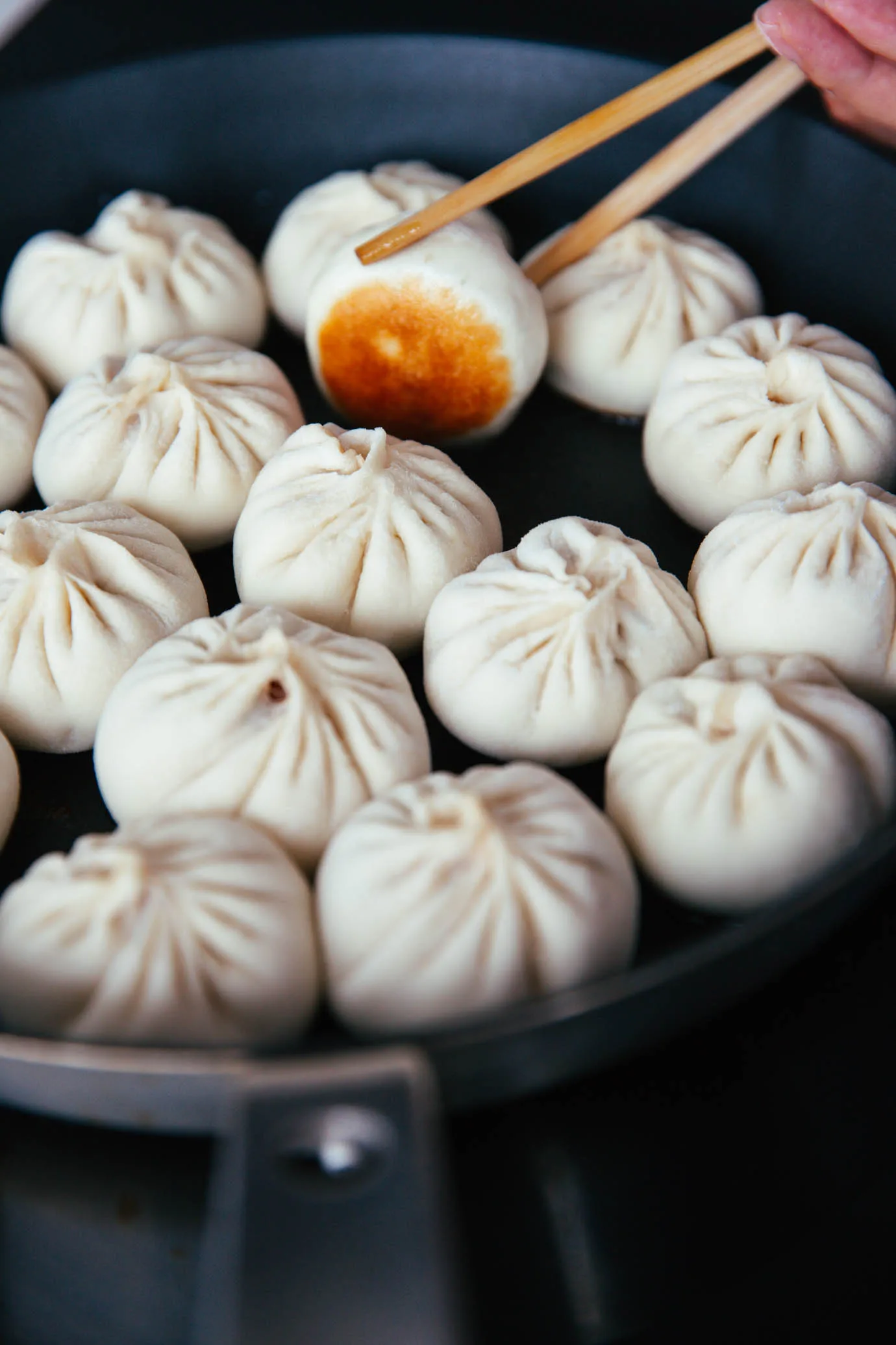how to fry shengjianbao | chinasichuanfood.com